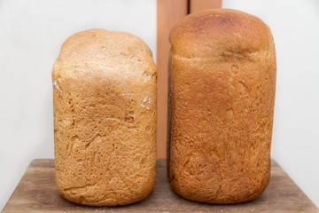 Freshly baked bread was baked at home in a bread maker