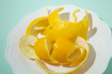 Fototapeta na wymiar レモンの果皮（レモンピール）（ジャム用やお菓子作り用）
