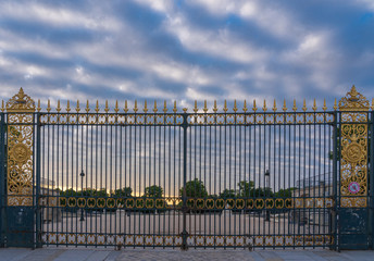 Fototapeta premium Paris, France - 06 05 2020: Tuileries garden at sunrise during confinement against coronavirus