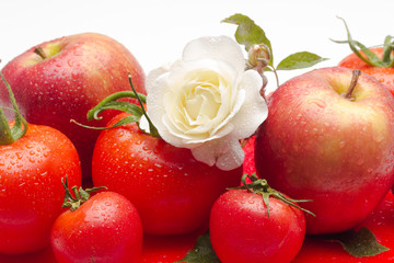 Fototapeta na wymiar Red fruits, healthy fruits and with antioxidants