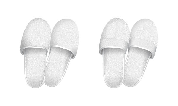 Deux paires de chaussons - homme et femme - en &eacute;ponge blanche pour la salle de bain, le spa, ou le sauna.
