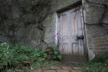 Fototapeta na wymiar old garden building door cottage
