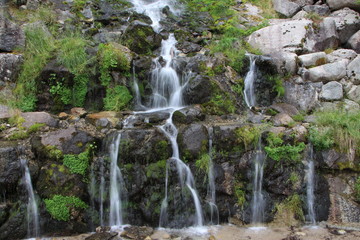 Cascada con poca agua