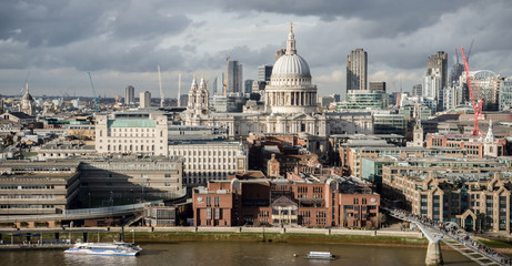 Fototapeta na wymiar beautiful view on st paul cathedral and thames skyline london
