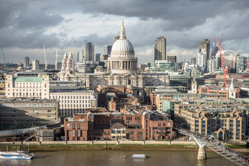 Fototapeta na wymiar stunning view on st paul cathedral and thames skyline london