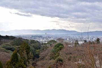 Fototapeta na wymiar 清水寺からみた京都の街並み