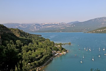 Fototapeta na wymiar Lac de Sainte Croix et Gorges du Verdon