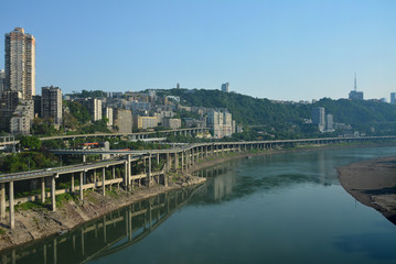 Obraz premium while i on the train cross the river, captured the Chongqing city view