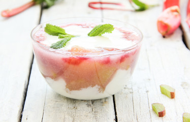 Rhabarber Rhabarberkompott Kompott Dessert Grütze Grieß Schichtdessert