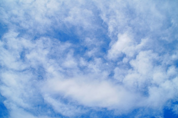 Cielo e nuvole in una giornata di primavera