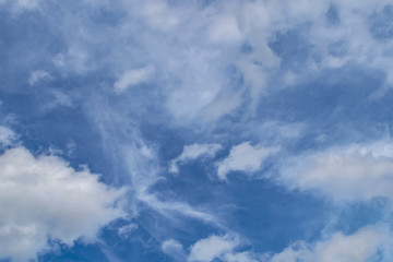 Cielo e nuvole in una giornata di primavera