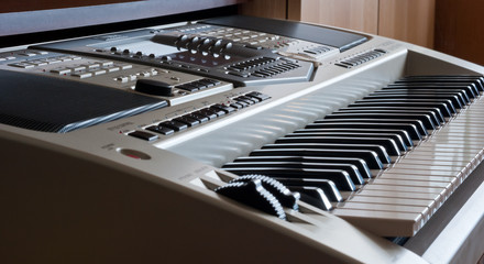 Electronic keyboard instrument. 
