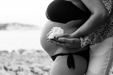 Embarazadas. Fotografía de embarazo. Barrigas de mujer. Detalles de bebé. Recién nacidos