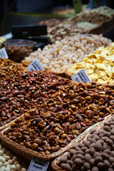 Nueces tradicionales de diversos tipos y colores