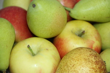 fondo de frutas con peras y manzanas