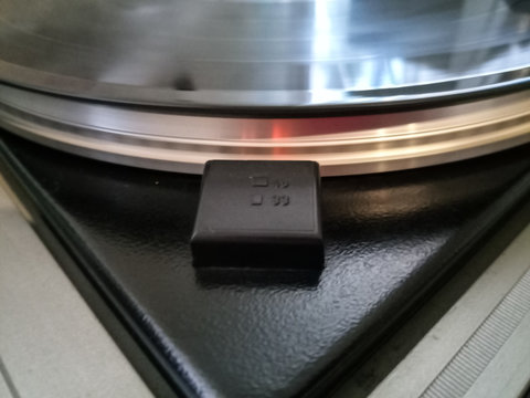 A strobe effect to control the speed of the vinyl record.