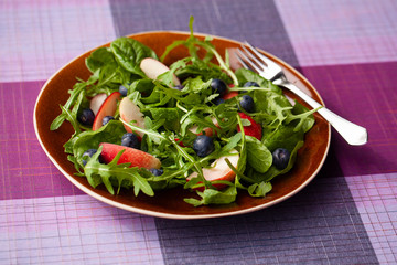 Fesh salad with spinach