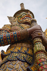 Obraz premium Bangkok, Thailand - January 25, 2016: Big colorful warrior of grand palace in Bangkok Thailand