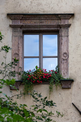 Pequeña ventana de construcción tradicional alemana.