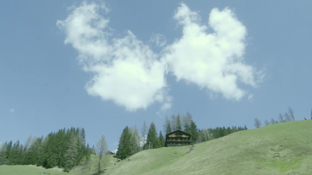 Osttirol, Villgraten, Innervillgraten, Villgratental, Lienz, Pustertal, Arntal, Bauernhof, Bergbauernhof, Landwirtschaft, Alm, Wiese, Hang, Futterweide, Berg, Tal, Stra&szlig;e, Stromleitung, Mast, Holzmast