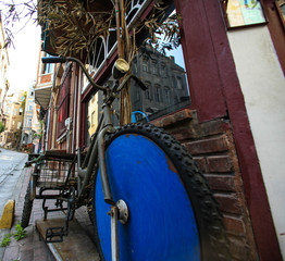 Fototapeta na wymiar Istanbul streets. Old bicycle. Reflection in window.