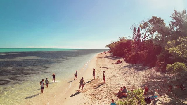 Jeux &agrave; la plage de Po&eacute;, Nouvelle-Cal&eacute;donie