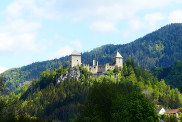 Fototapeta na wymiar Burg Gallenstein im steirischen Sankt Gallen