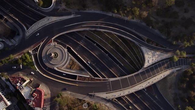 Calles solas en Mexico en tiempos de coronavirus, cinem&aacute;ticas drone view