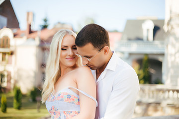 Obraz premium Romantic tourist couple walking around the city relaxing
