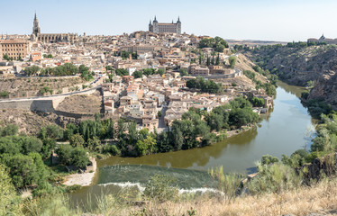 Fototapeta na wymiar panoramic view on toledo medieval city with castle and river