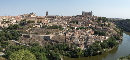 Fototapeta na wymiar panoramic view on toledo medieval city with castle and cathedral