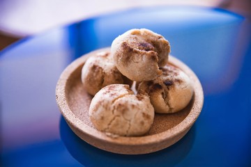Petite assiette de montécaos, recette traditionnelle Algérienne 