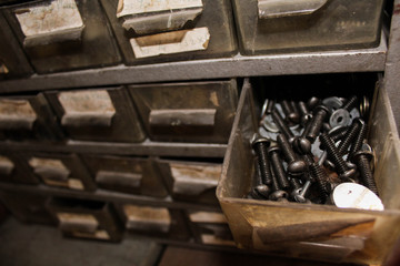 Tornillos/ Herramienta 