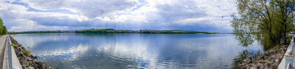 Fototapeta na wymiar panorama of the lake on a background of stormy sky