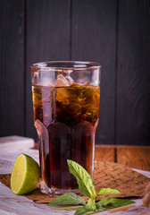 whiskey with ice, whiskey, a glass of whiskey, a glass of whiskey with ice, drink, summer, summer drink, cola with ice, cola, a glass of cola, soda, drink, alcohol, alcoholic drink