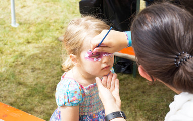 Girl is made up / summer party