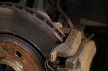 Disc brakes. Poor technical condition qualifying brakes for replacement.