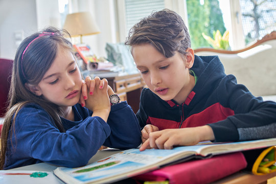 Brother and sister learing at home during school closure
