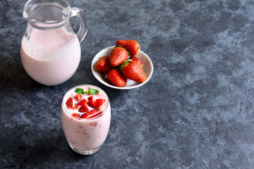 Strawberry yogurt with fresh berries