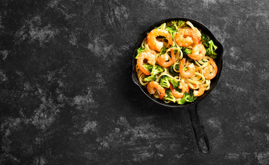 Pasta with shrimp and broccoli