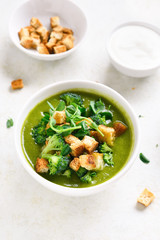 Healthy broccoli green pea soup