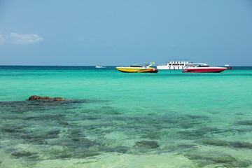  speedboat parking on blue sea standby support tourism 