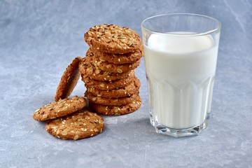 glass of milk and cookies