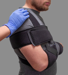 A guy with a fractured collarbone in an orthopedic bandage.