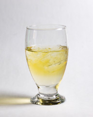 Copa de Whisky en Fondo Blanco