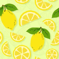 Tapeten Zitronen Nahtloses Sommermuster mit Zitronen und Blättern auf hellem Hintergrund. für saisonales Konzept. EPS 10