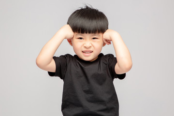 Asian boy on grey background   © 天乐 张