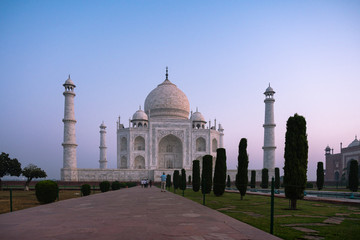 Fototapeta na wymiar Beautiful sunrise in Taj Mahal India 