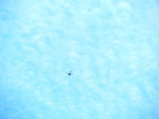 日本の田舎の風景　10月　青空と薄いうろこ雲