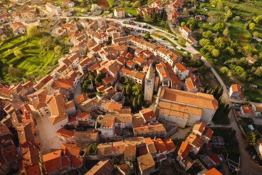 Fototapeta Aerial shot of Bale surrounded by greenery under the sunlight in Croatia